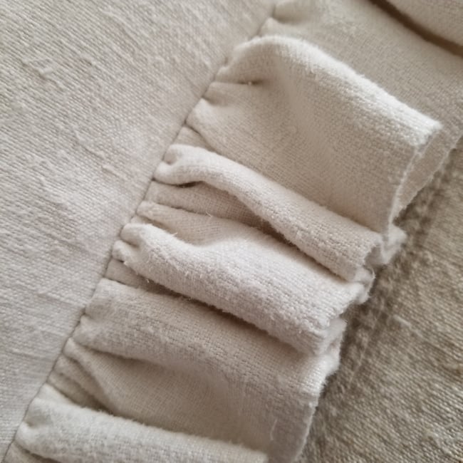  Frilled antique French Linen Cushion. - Medium