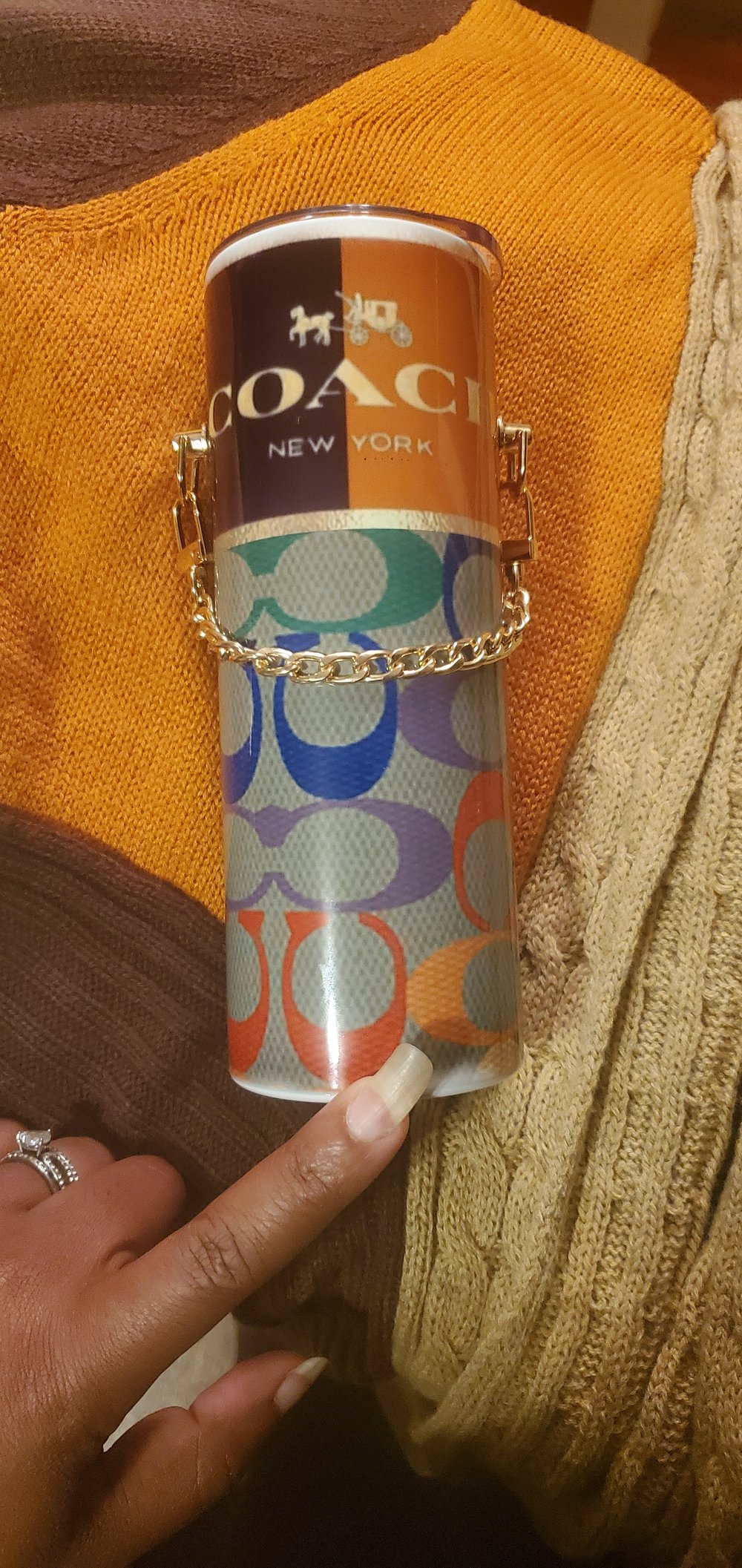 Tumbler with chain