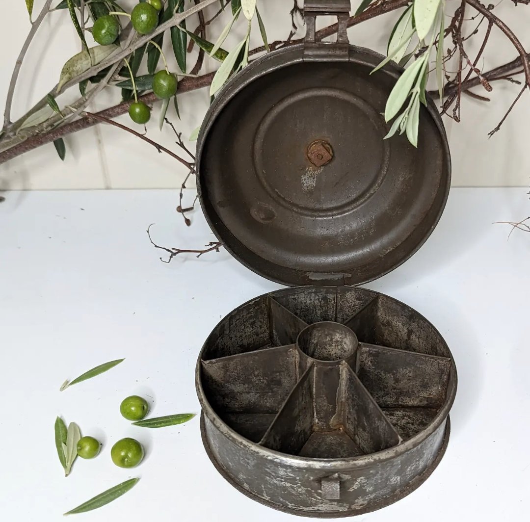 Image of Antique spice tin