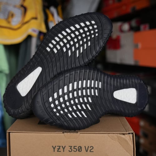 Image of adidas Yeezy Boost 350 V2 Onyx (9.5)