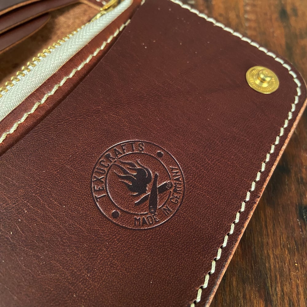 Image of TEXUCRAFTS TRUCKER WALLET LARGE CHERRY BROWN