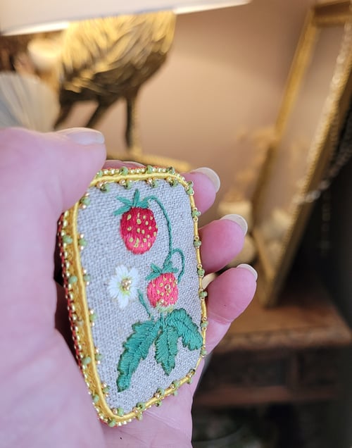 Image of Broche Ramène ta fraise !