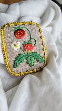 Image 1 of Broche Ramène ta fraise ! 