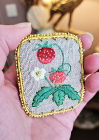 Image 3 of Broche Ramène ta fraise ! 
