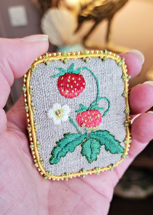 Image of Broche Ramène ta fraise !