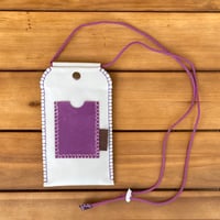 Image 3 of Funda de móvil blanca y morada