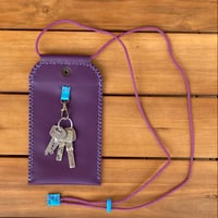 Image 3 of Funda de móvil morada y azul