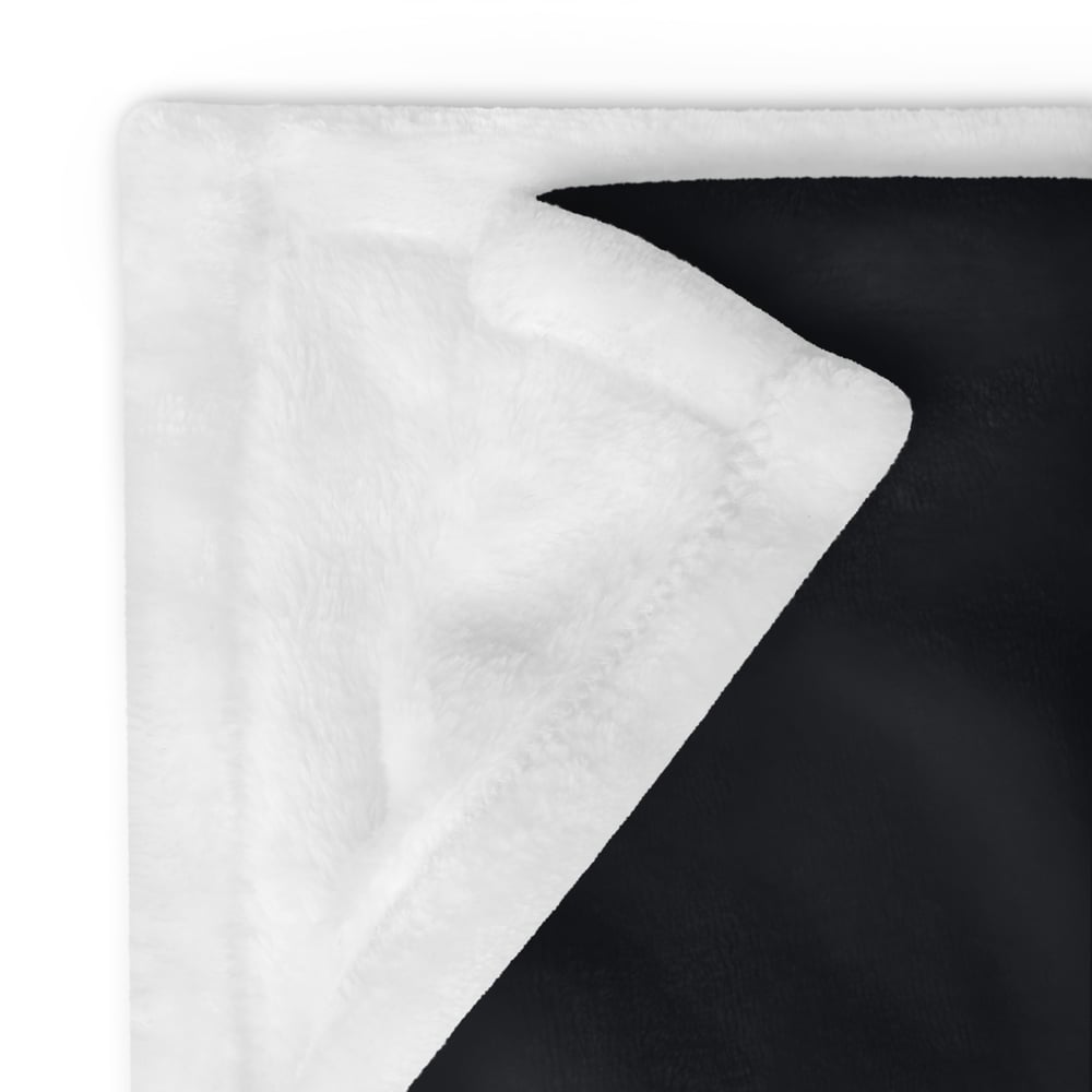 Skullpus Throw Blanket