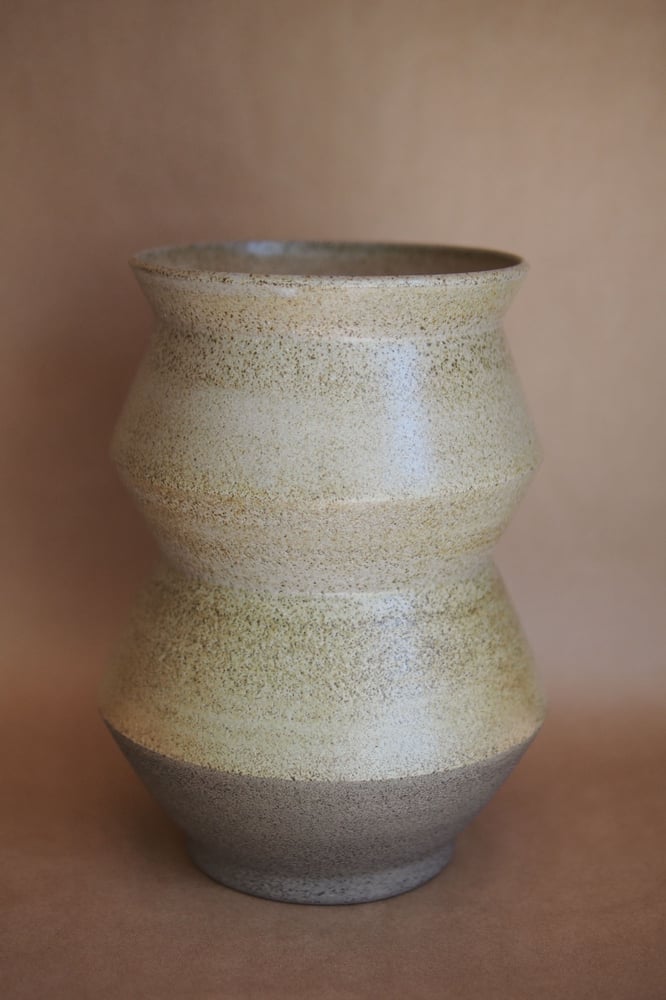Image of Angled vase - Kirikiri