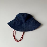 Image 3 of Mia bucket hat w/red