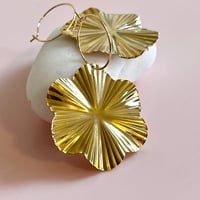 Image 1 of Large Ridged Flower Drop