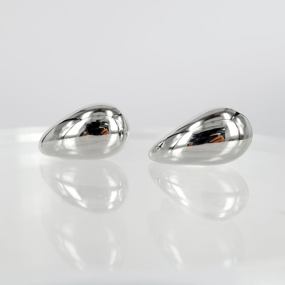 Image of Large sterling silver drop earrings. M3272