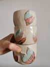 Juego de tacitas talladas. Carved cups set