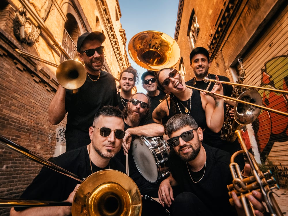 HIP HORNS BRASS COLLECTIVE - BRASSVILLAIN. VINYL 12"