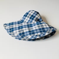 Image 4 of Caddie beach hat blue plaid