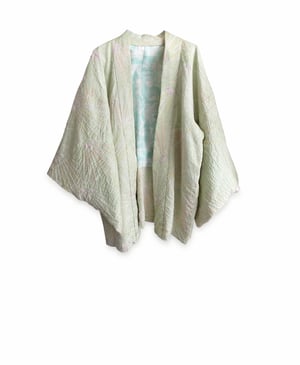 Image of Kort kimono af pistachefarvet silke med prikmønster