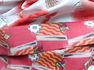 Image of Kort kimono - rød ikat vævning  - vendbar