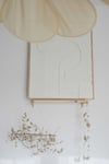 Branche de feuilles beige 