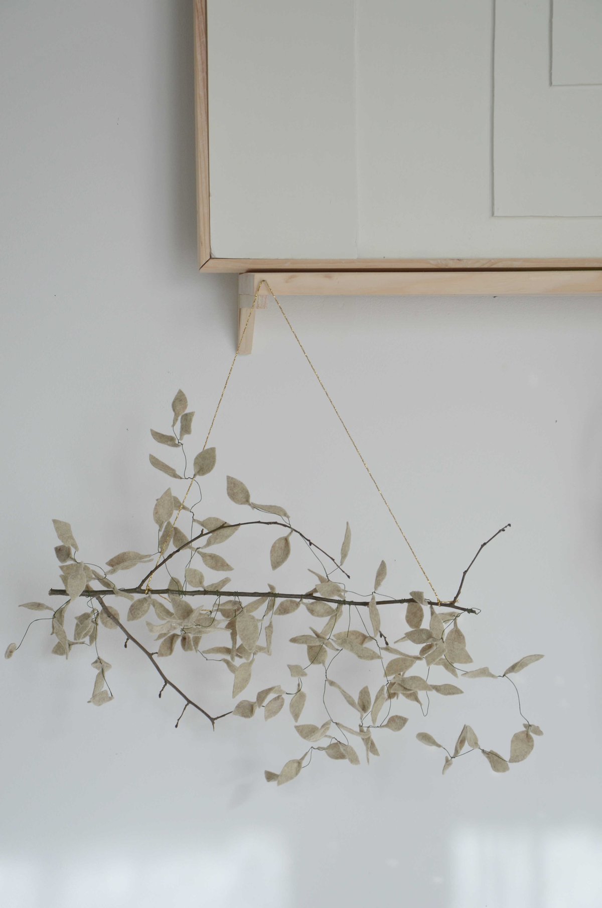 Image of Branche de feuilles beige 