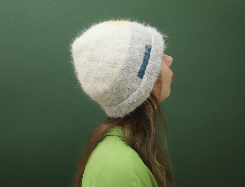 Image of WHITE MOHAIR CAP WIT SOFT SHAPES