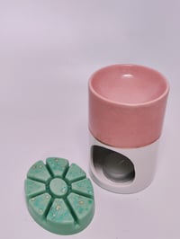 Image 2 of Oval Clamshell