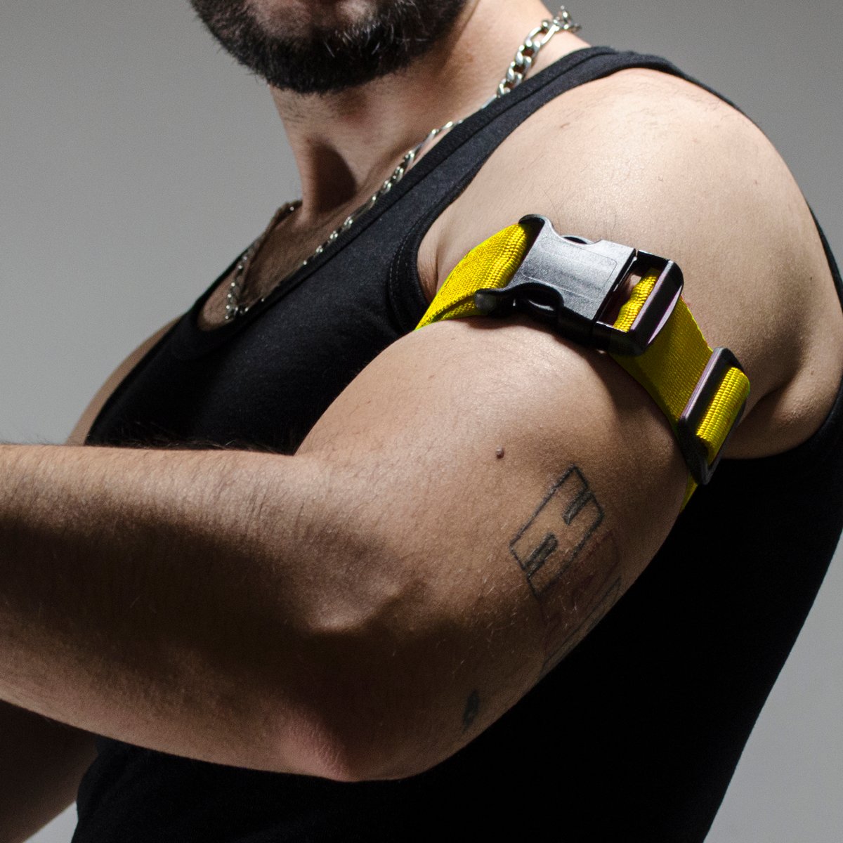 TACTICAL ARMBAND / YELLOW ALBINOHECTOR