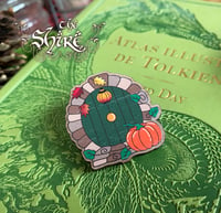 Image 3 of 🟢 STOCK 🟢 PINS EN BOIS porte de Hobbit - ✨The Shire✨