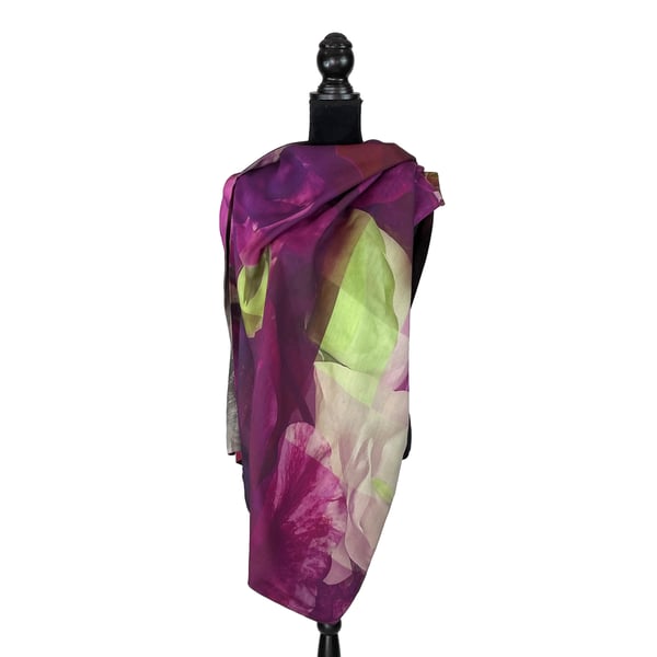 Image of Merino-Silk Sweet Pea Button Shawl