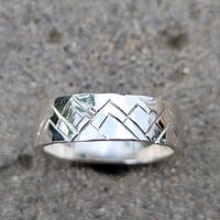 Image 1 of Hammered Band Mountain Engraving sz10