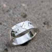 Image 2 of Hammered Band Mountain Engraving sz10