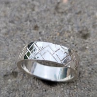 Image 3 of Hammered Band Mountain Engraving sz10