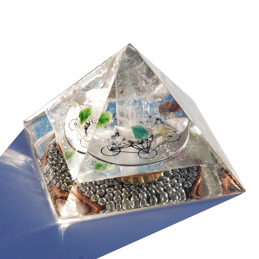 Image of Medium: BrazilianQuartz/Apatite/Emerald/AquaMarine/Amethyst/Moonstone/Mica/Metatron'sCube/SL- 22