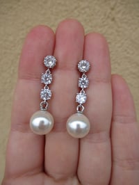 Image 3 of Kate Middleton Princess of Wales Duchess Cambridge Inspired Replikate Pearl Cubic Zirconia Earrings