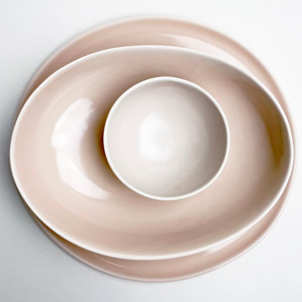 Image of beachstone serving bowl, side bowl, 11" platter, dusty rose