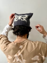 Image 3 of wingspan hat - navy and white