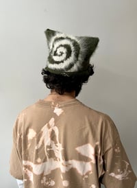 Image 3 of spiral hat - forest green and white