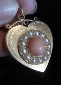 Image 2 of EDWARDIAN 18CT YELLOW GOLD HEAVY CORAL AND PEARL HEART LOCKET 10.1G