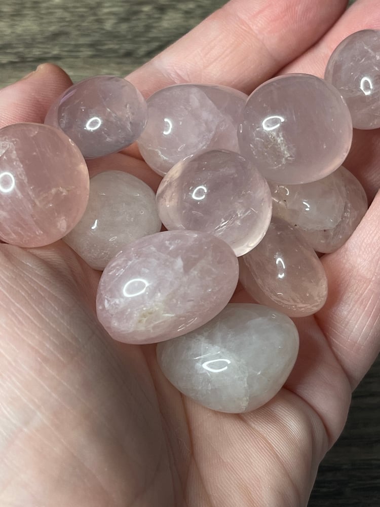 Image of Rose quartz tumbles small 