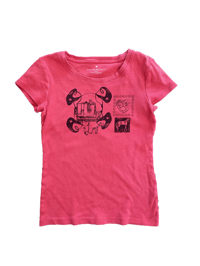 red tee black horse girl print