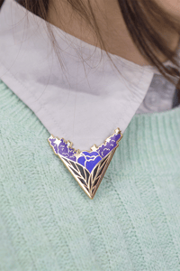 Image 2 of Pin's col de chemise floral