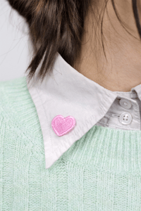 Image 3 of Pin's brodé cœur 