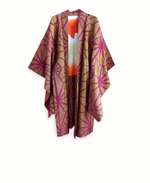 Image of Kort kimono - af bronzefarvet silke med stjernemønster