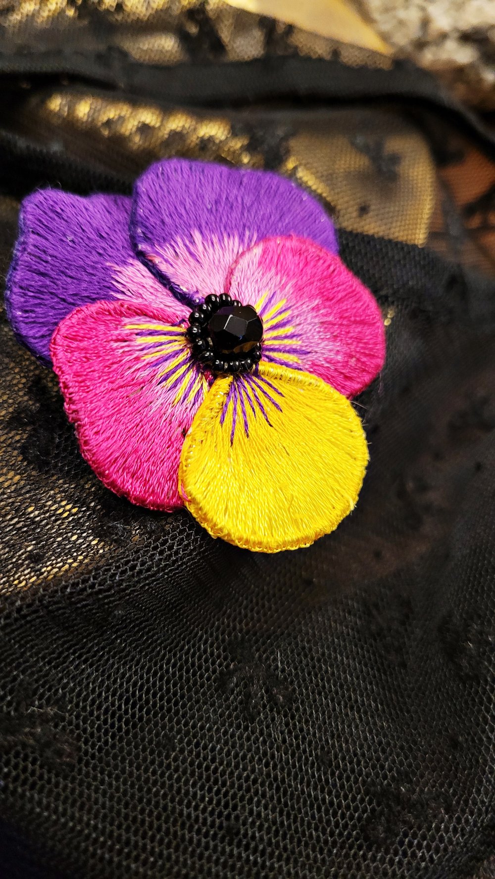 Image of Broche pins PENSEE A SOIE