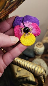 Image 3 of Broche pins PENSEE  A SOIE