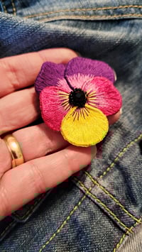 Image 4 of Broche pins PENSEE  A SOIE