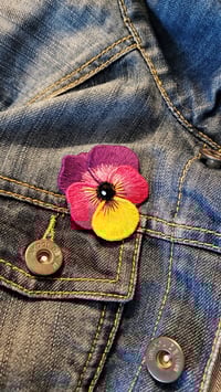 Image 2 of Broche pins PENSEE  A SOIE