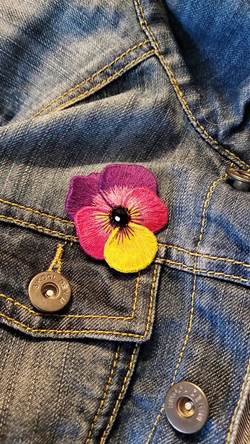 Image of Broche pins PENSEE A SOIE