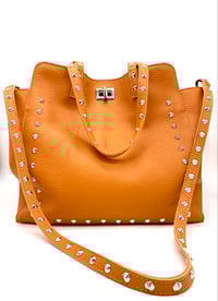 Image 1 of Linda Medium
