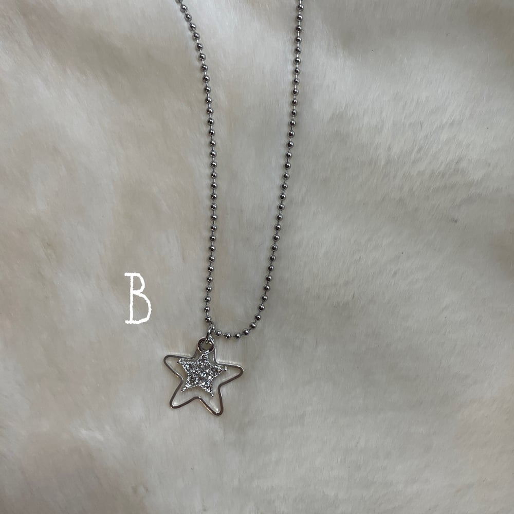 Image of basic star necklace