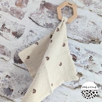 Image 7 of MUSLIN: Mini Muslin With Engraved Hexagon Teether